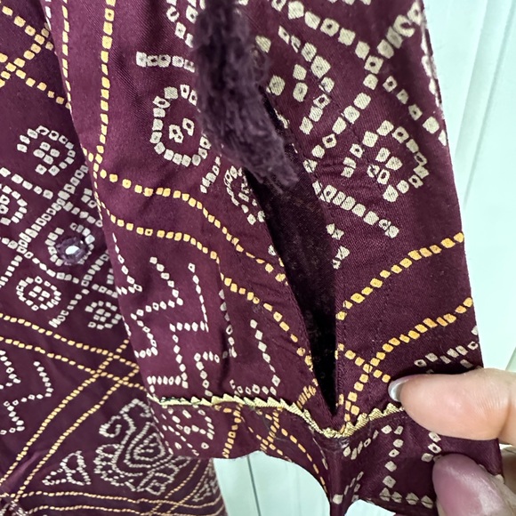 SALE‼️Elegant Maroon Patterned Women's long Tunic. - Picture 5 of 10